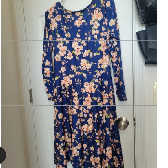 Floral Longsleeve Dress - Picture 4 of 5